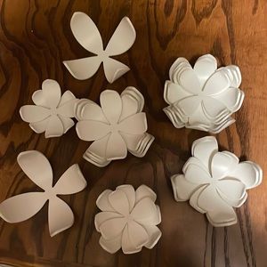 Magnetic wall flowers